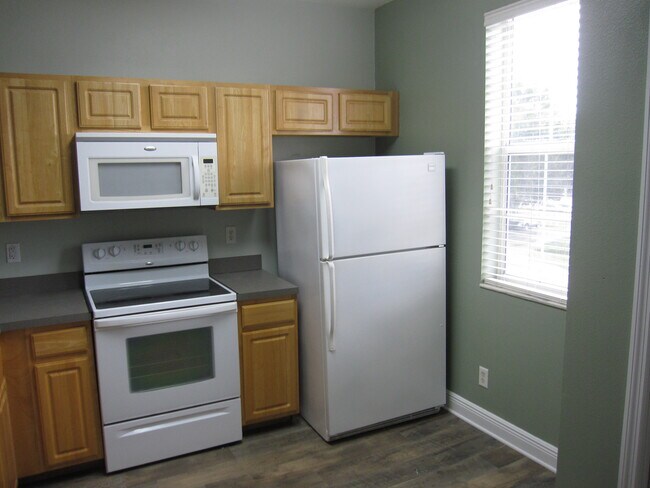 Great Natural lIght in Kitchen
