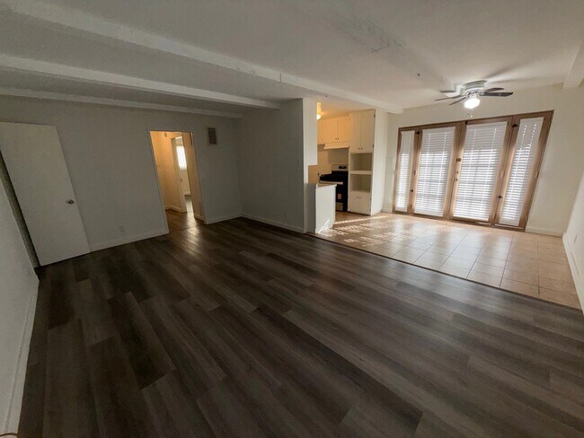 21809 Lanark St unit 17, Canoga Park, CA 91304 - photo 5