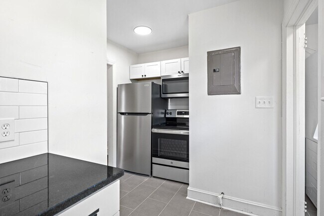 209 N Spring St unit 209 N Spring St-Unit, Winston Salem, NC 27101 - photo 3