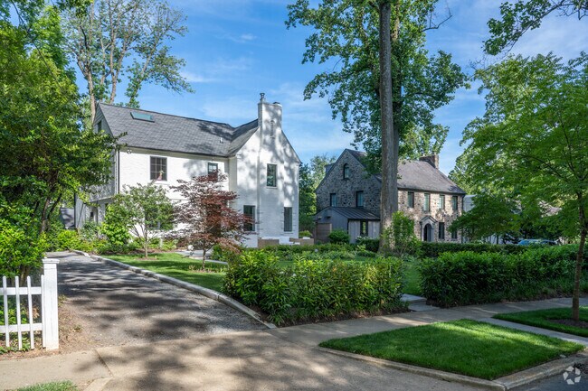 A couple Colonial Revival homes on Cathedral Ave NW in Wesley Heights.