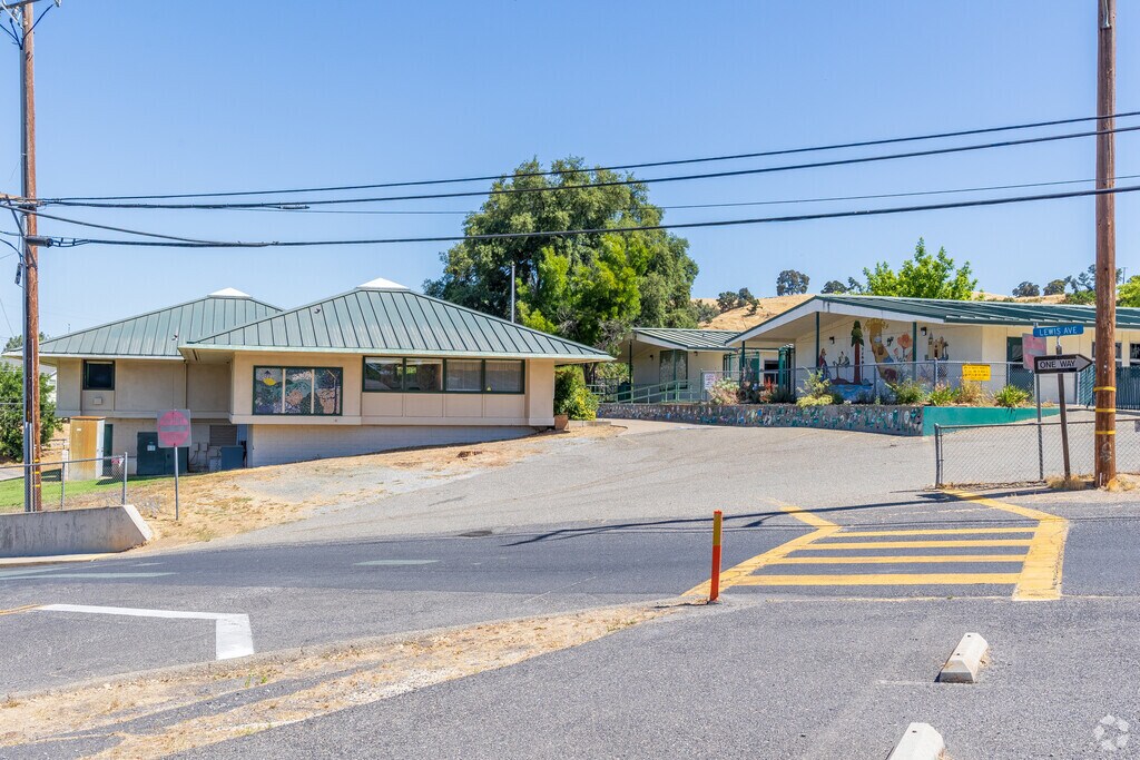 San Andreas Elementary School is where the local children go for education.