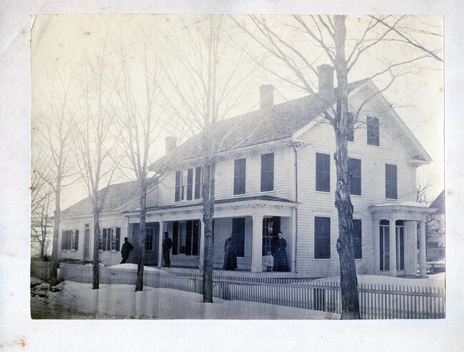 294 Western Ave unit Apartment 3, Henniker, NH 03242 - photo 2
