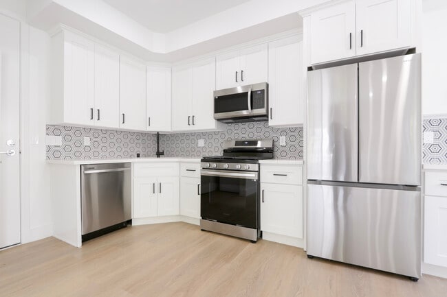 1325 N Poinsettia Place, Los Angeles, CA 90046 - photo 4