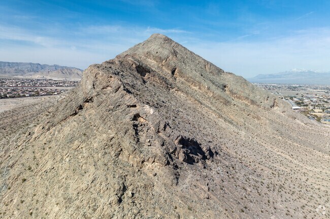 Lone Mountain features a 3-mile trail around the peak with the same name.
