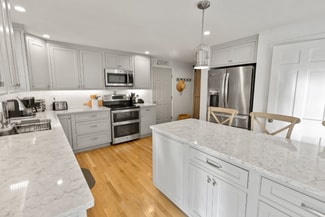 40 Shore Rd, York, ME 03902