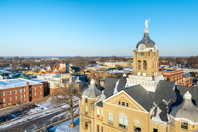 A variety of dining options in downtown Warrensburg.