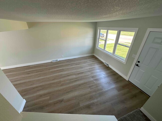 407 W 65th St, Davenport, IA 52806 - photo 7