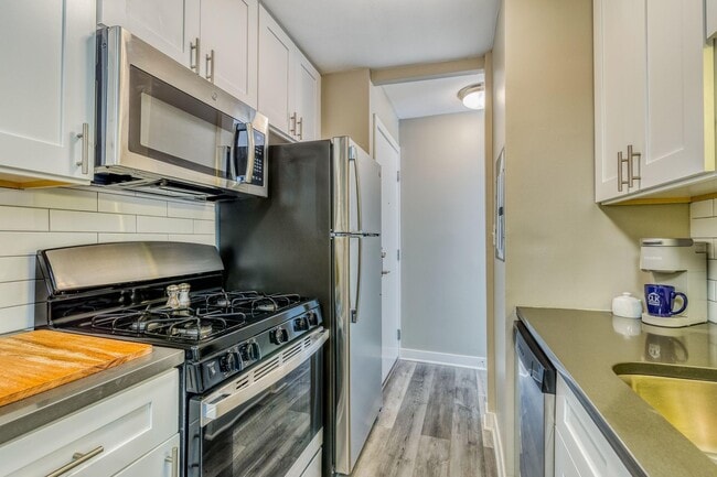 The Maynard at 5115 N Sheridan, Chicago, IL 60640 - photo 2