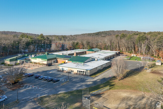 Spofford Pond School, Boxford MA Rankings & Reviews - Homes.com