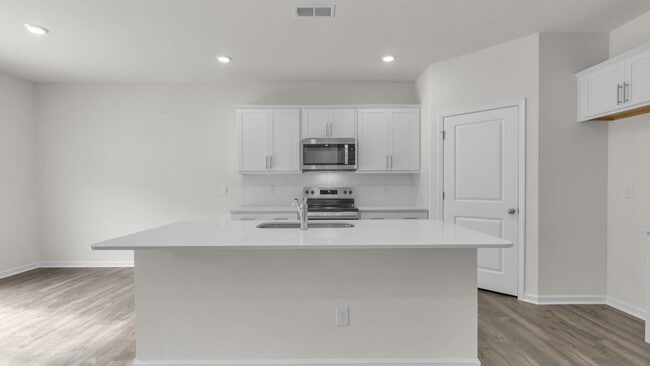 1001 Misty Creek Dr, Aberdeen, NC 28315 - photo 6