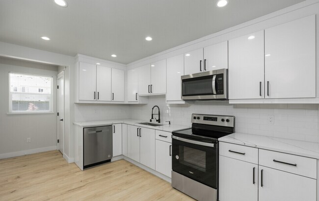 3408-3412 Northwest, 3 Beds, 2.5 Bath & 4 Beds, 2.5 Bath Units Available!, Bellingham, WA 98225 - photo 2