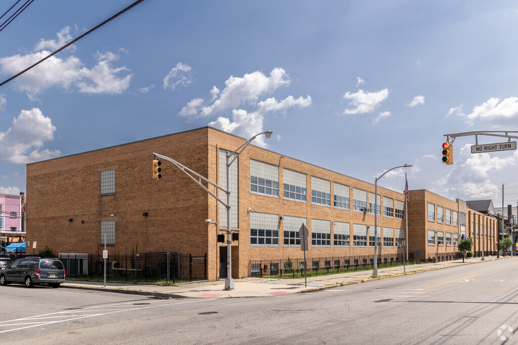 2% of Etta Gero School No. 9 students are proficient in math, with 14% in reading.