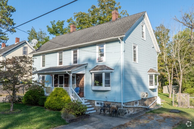 Rifton homes typically have nice porches and landscaping.