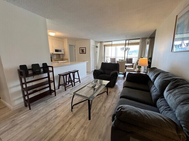 Discovery Bay Center unit 3516, Honolulu, HI 96815 - photo 3