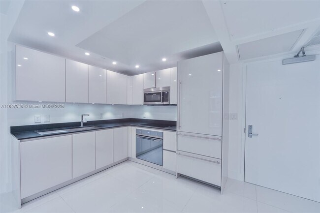 1010 Brickell Ave unit 3105, Miami, FL 33131 - photo 3