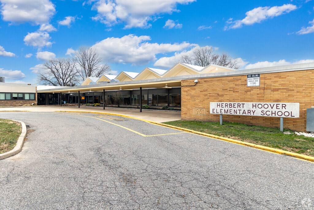 Hoover Elementary School has students in grades K-4th.