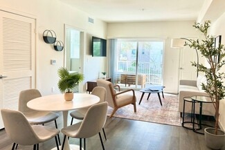 10555 Bloomfield St, Toluca Lake, CA 91602