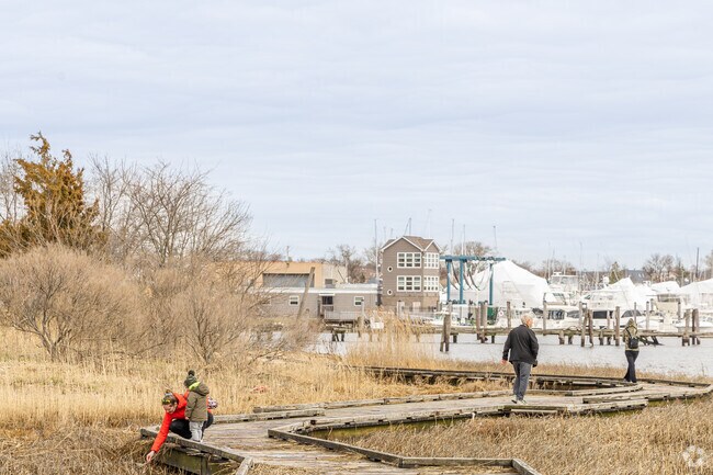 Seaside Wildlife Nature Park is a scenic place in Great Kills.