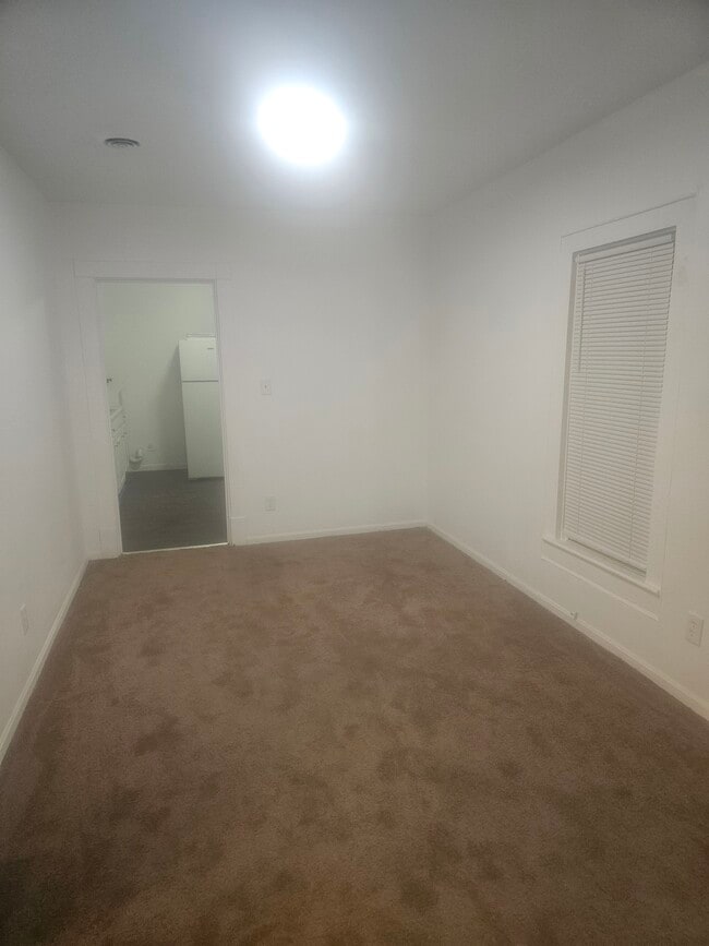 1326 Bridge St unit upper, Ashtabula, OH 44004 - photo 4