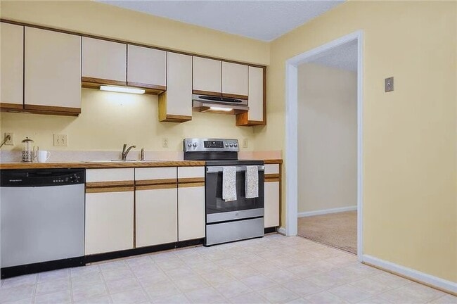 2303 Merl Cir, Virginia Beach, VA 23455 - photo 6