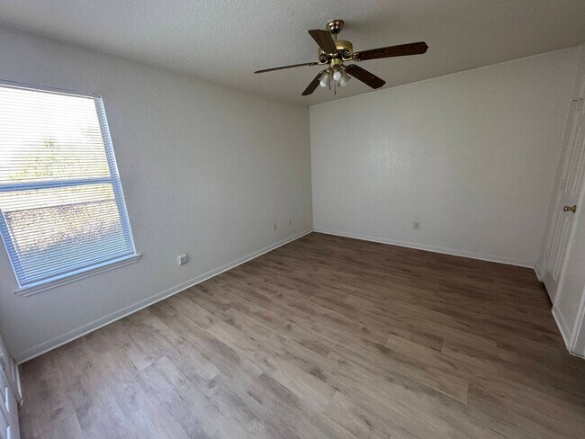 2909 Cantabrian Dr unit B, Killeen, TX 76542 - photo 7