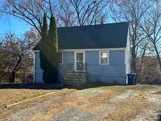 135 Rainbow Rd, Bridgeport, CT 06606