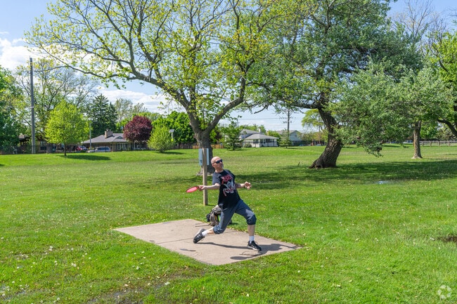 Residents appreciate the access to green spaces and disc golf in Evergreen Park.