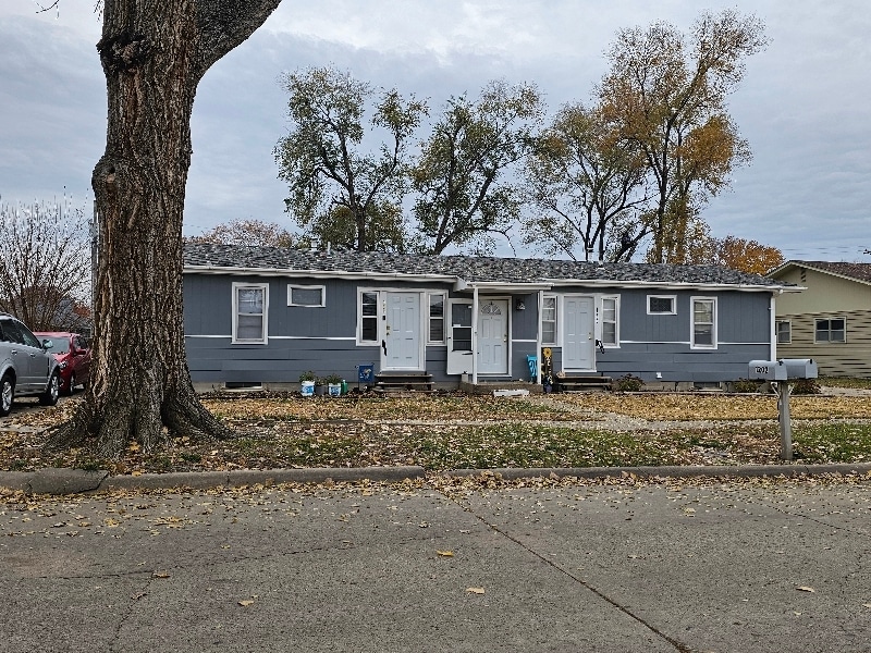 1200 Faith Dr, Salina, KS 67401 - photo 1