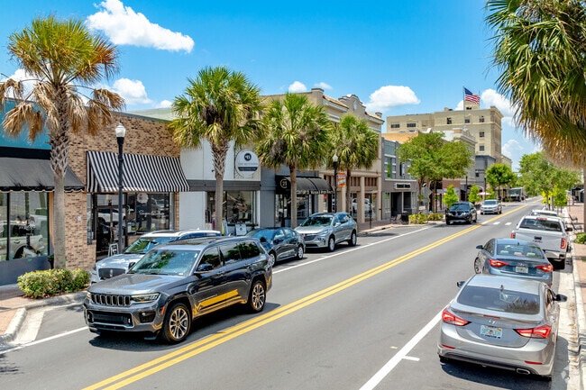 A burgeoning contemporary dining scene. Historic venues. Downtown Winter Haven has it all.