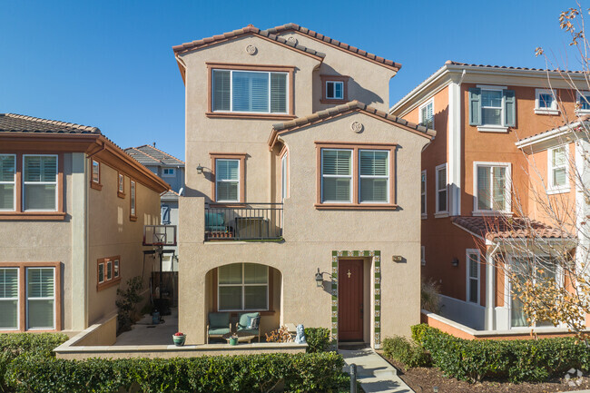 Newer developments in Las Positas have single family homes as an option for families.