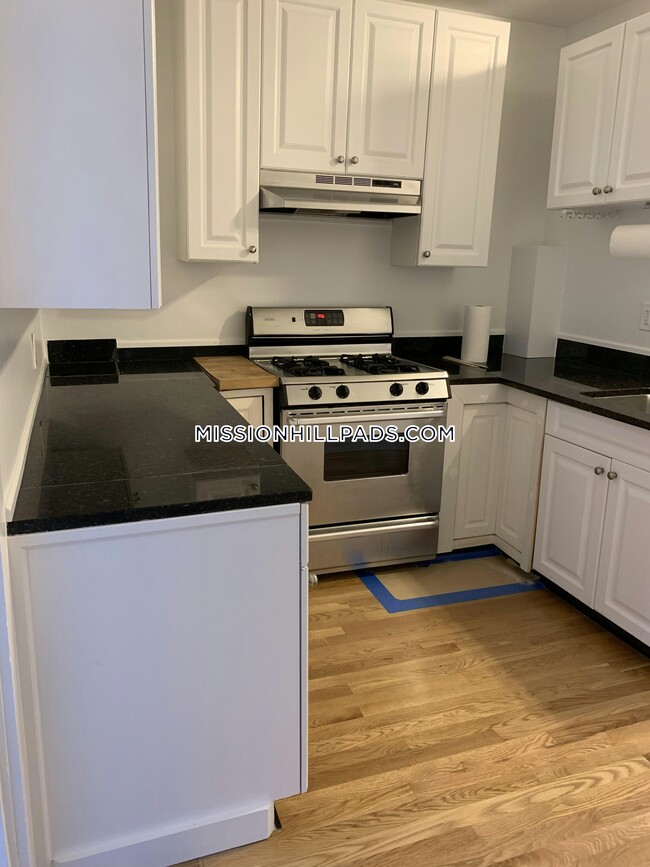 682 Parker St Unit 1, Boston, MA 02120