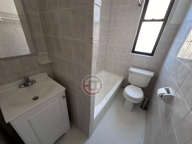 3132 Buhre Ave unit 6, Bronx, NY 10461 - photo 4