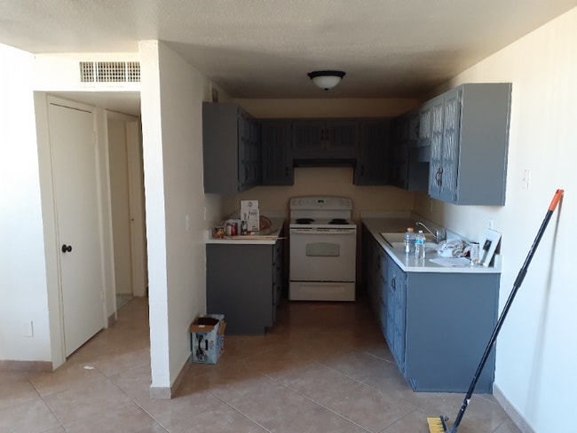 3120 N 67th Ln, Phoenix, AZ 85033 - photo 3