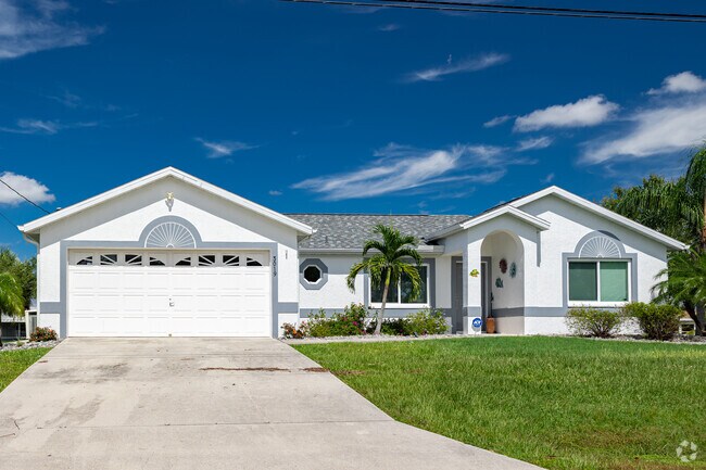 Florida ranch-style homes are common in Solana.