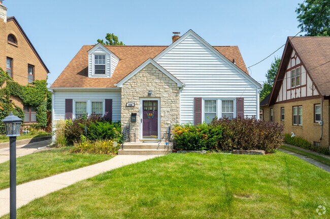 Many homes in Highland Area are in pristine condition.