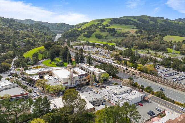 Traffic flows toward San Francisco, with Central Orinda providing a picturesque route.