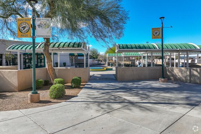 At Peoria Flex, Phoenix students experience education tailored to their needs.