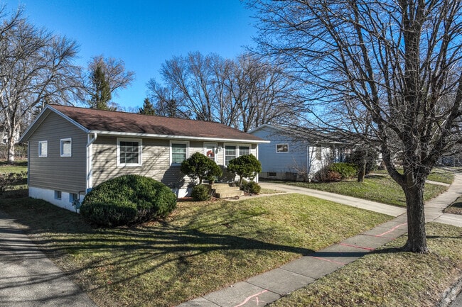 Many of the older homes in the Manor neighborhood are ranch style homes.