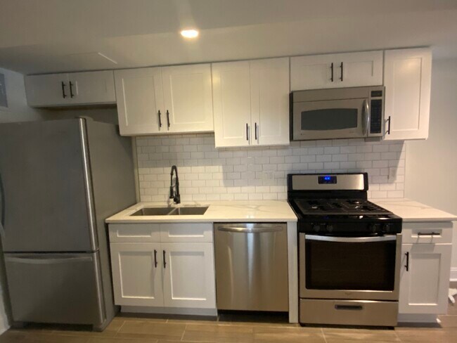 1718 N Campbell Ave unit G, Chicago, IL 60647 - photo 2