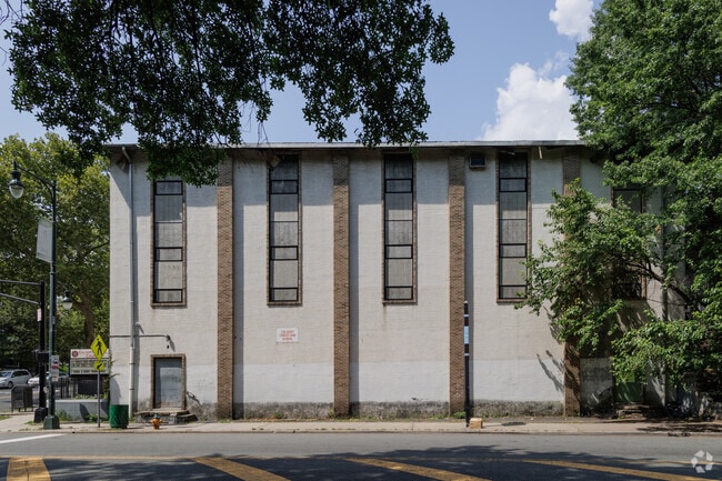 Calvary Christian School has an enrollment of 33 students.