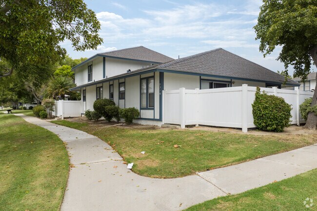 There are many different condo options in the Marina West neighborhood as well.