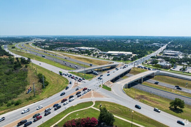 Cimarron Hills sits on Highway 29, with quick access to I-35 and Highway 183.