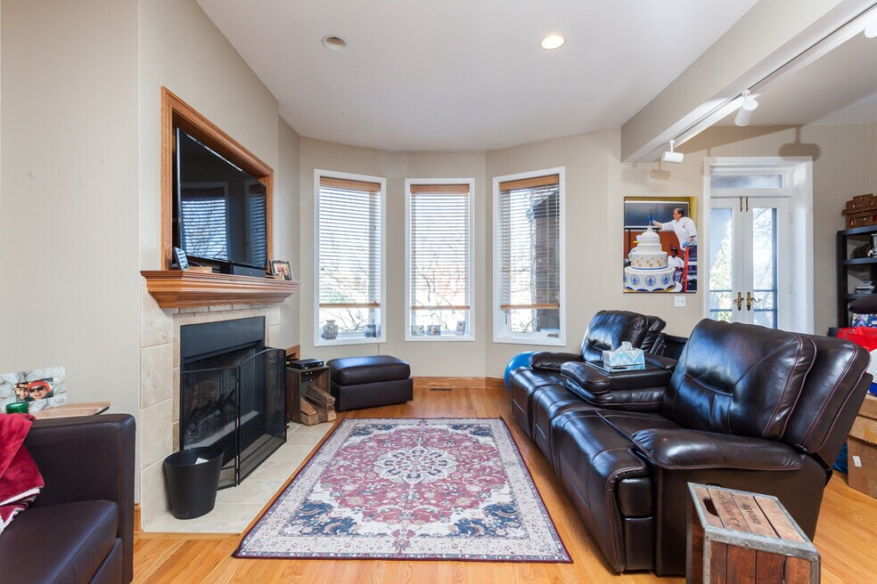 1455 W Wilson Ave unit 2, Chicago, IL 60640 - photo 1