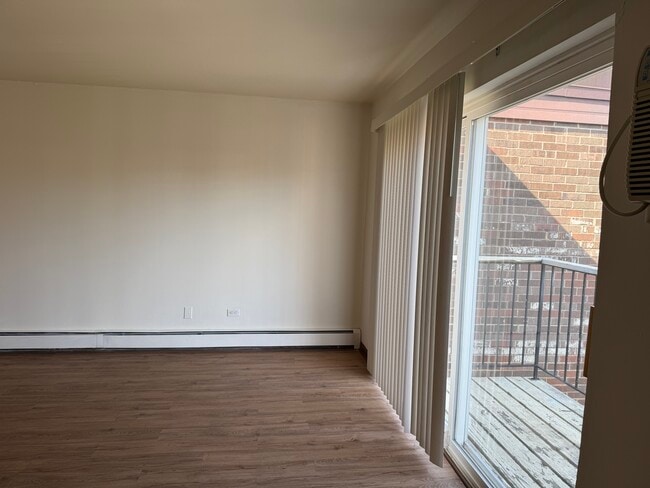 490 Pleasant Run Dr unit 490-F, Wheeling, IL 60090 - photo 3