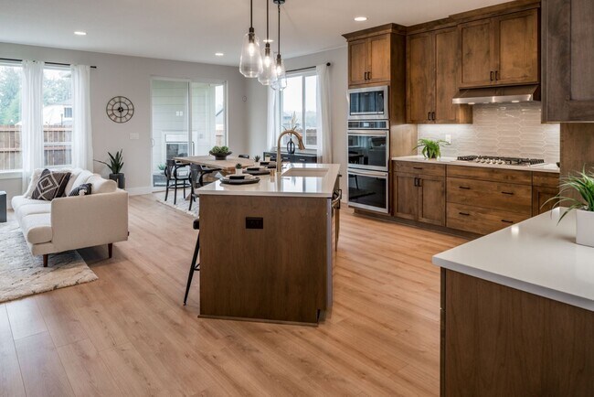 8263 N Hargrave St, Camas, WA 98607 - photo 4