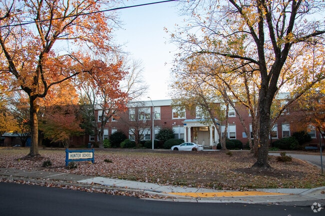 Hunter Elementary School provides education in the neighborhood of 
South Central.