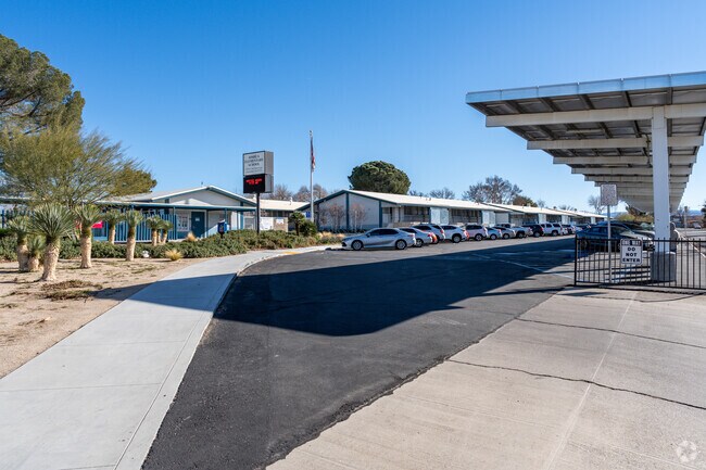 The student population of Joshua Elementary is 600 and the school serves K-5.