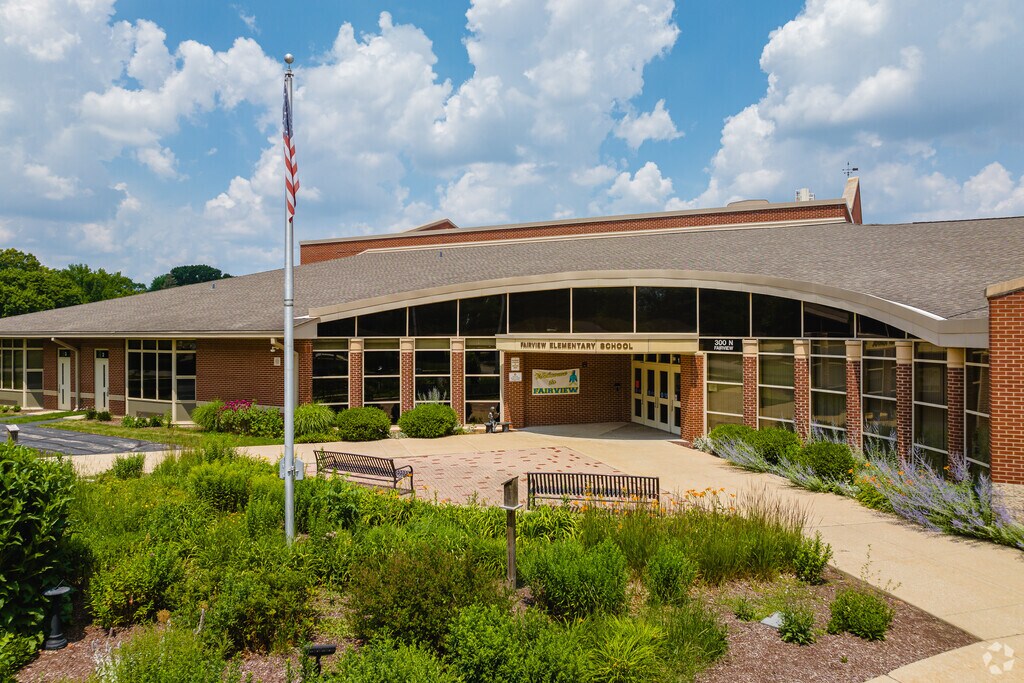 Fairview Elementary School serves grades 2-5 in Mount Prospect.
