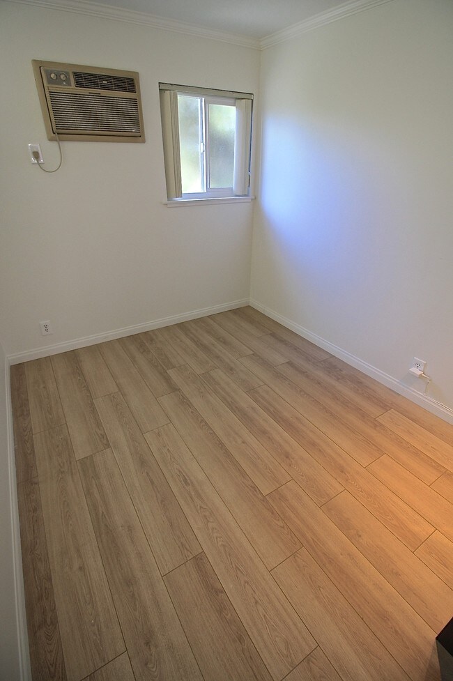 11138 Aqua Vista St unit 49, North Hollywood, CA 91602 - photo 7