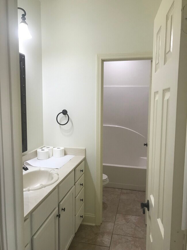 37150 Woodgate Ave, Prairieville, LA 70769 - photo 6